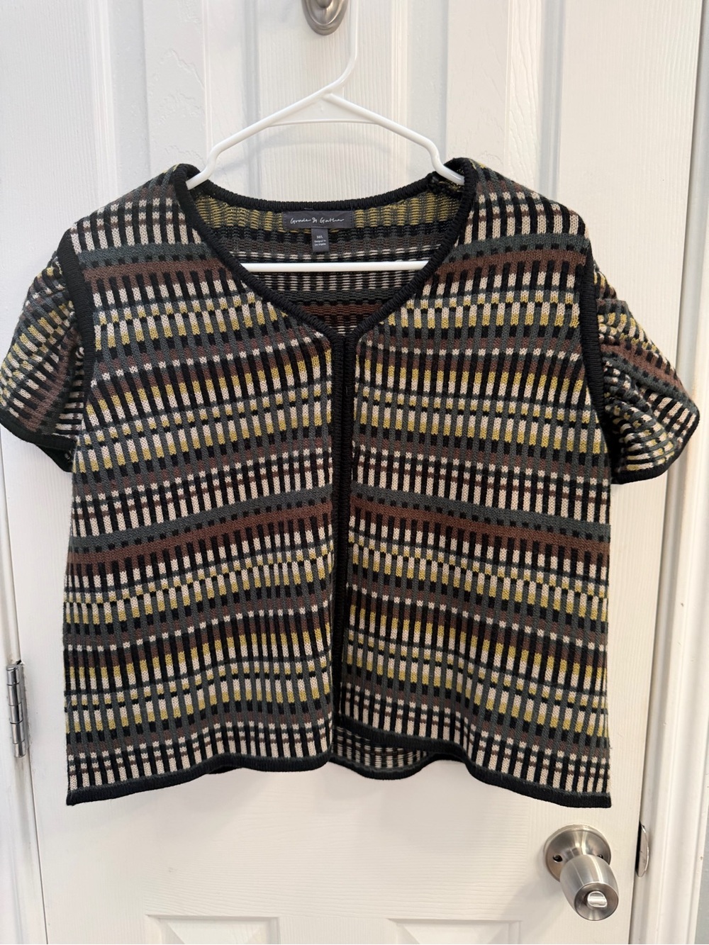 Casual Short-Sleeve Knit Top in Black Multicolor - Grade and Gather